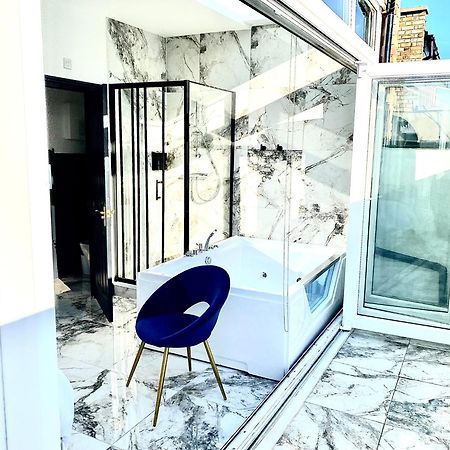 Duke And Duchess Apartments And Rooms - Private In Room Hot Tub Suites London Eksteriør billede