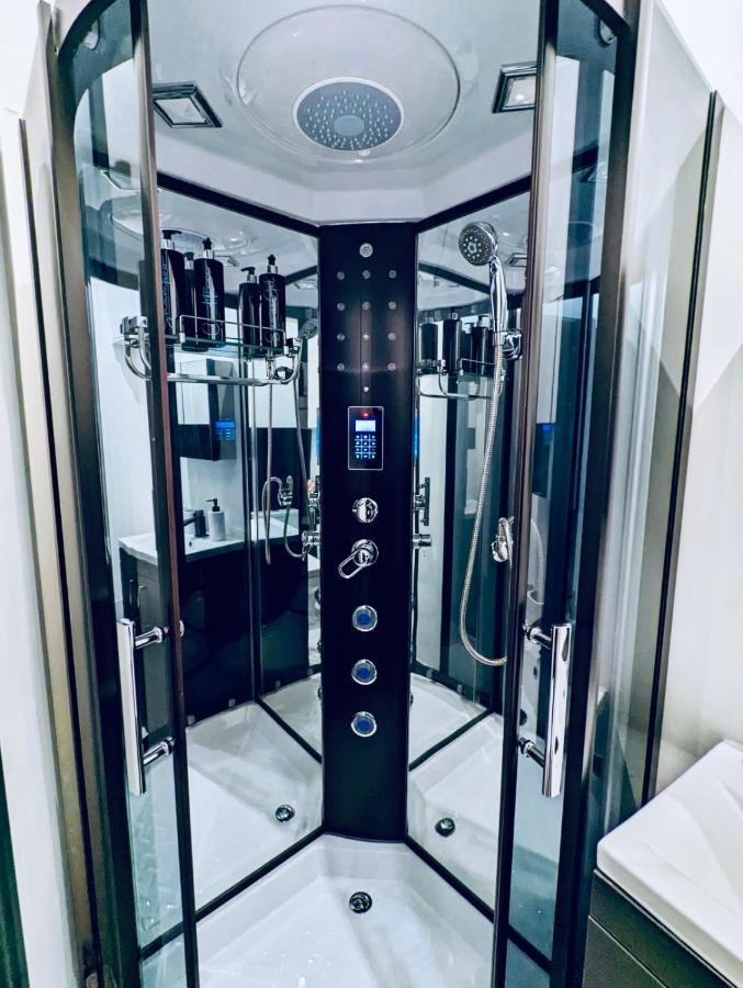 Duke And Duchess Apartments And Rooms - Private In Room Hot Tub Suites London Eksteriør billede