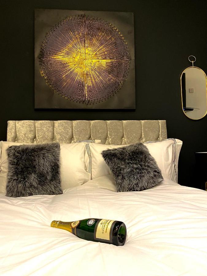 Duke And Duchess Apartments And Rooms - Private In Room Hot Tub Suites London Eksteriør billede