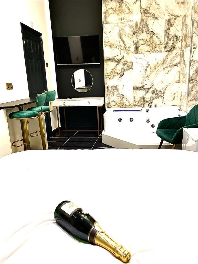 Duke And Duchess Apartments And Rooms - Private In Room Hot Tub Suites London Eksteriør billede