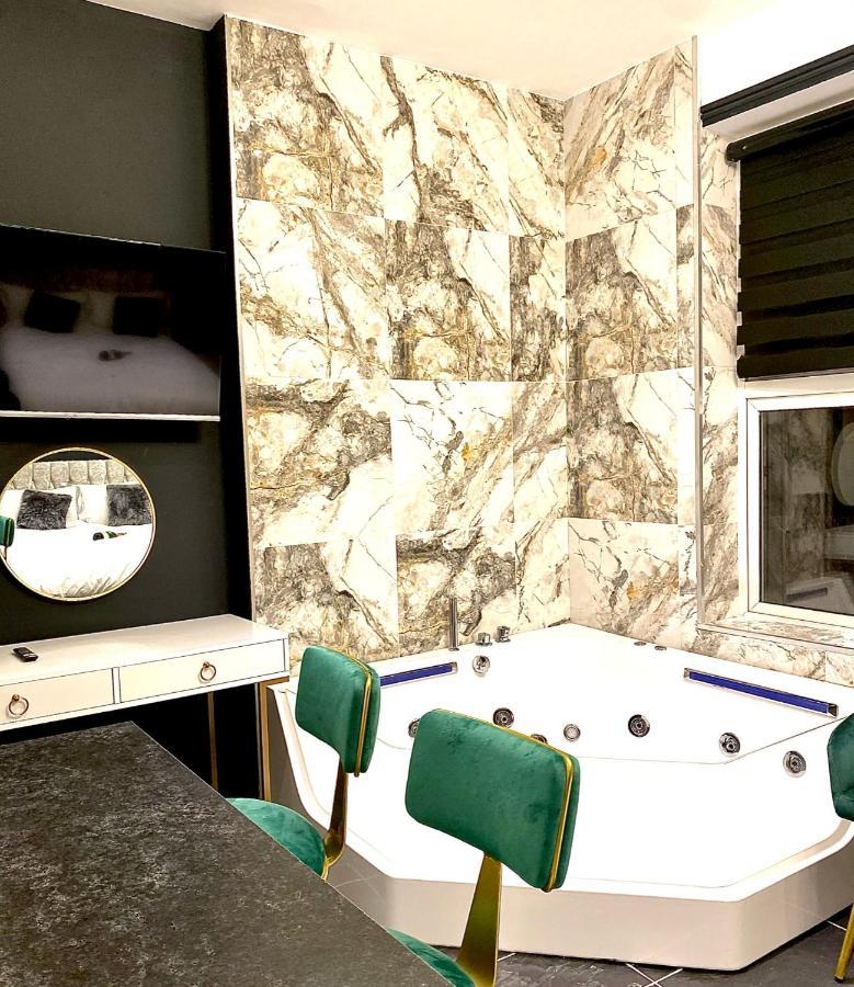 Duke And Duchess Apartments And Rooms - Private In Room Hot Tub Suites London Eksteriør billede