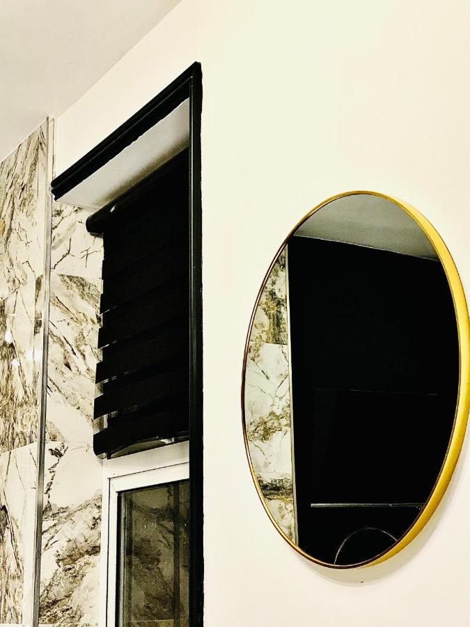 Duke And Duchess Apartments And Rooms - Private In Room Hot Tub Suites London Eksteriør billede