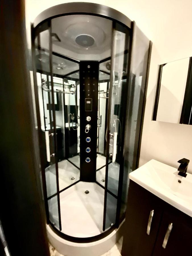 Duke And Duchess Apartments And Rooms - Private In Room Hot Tub Suites London Eksteriør billede