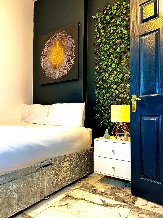 Duke And Duchess Apartments And Rooms - Private In Room Hot Tub Suites London Eksteriør billede