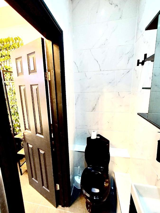 Duke And Duchess Apartments And Rooms - Private In Room Hot Tub Suites London Eksteriør billede