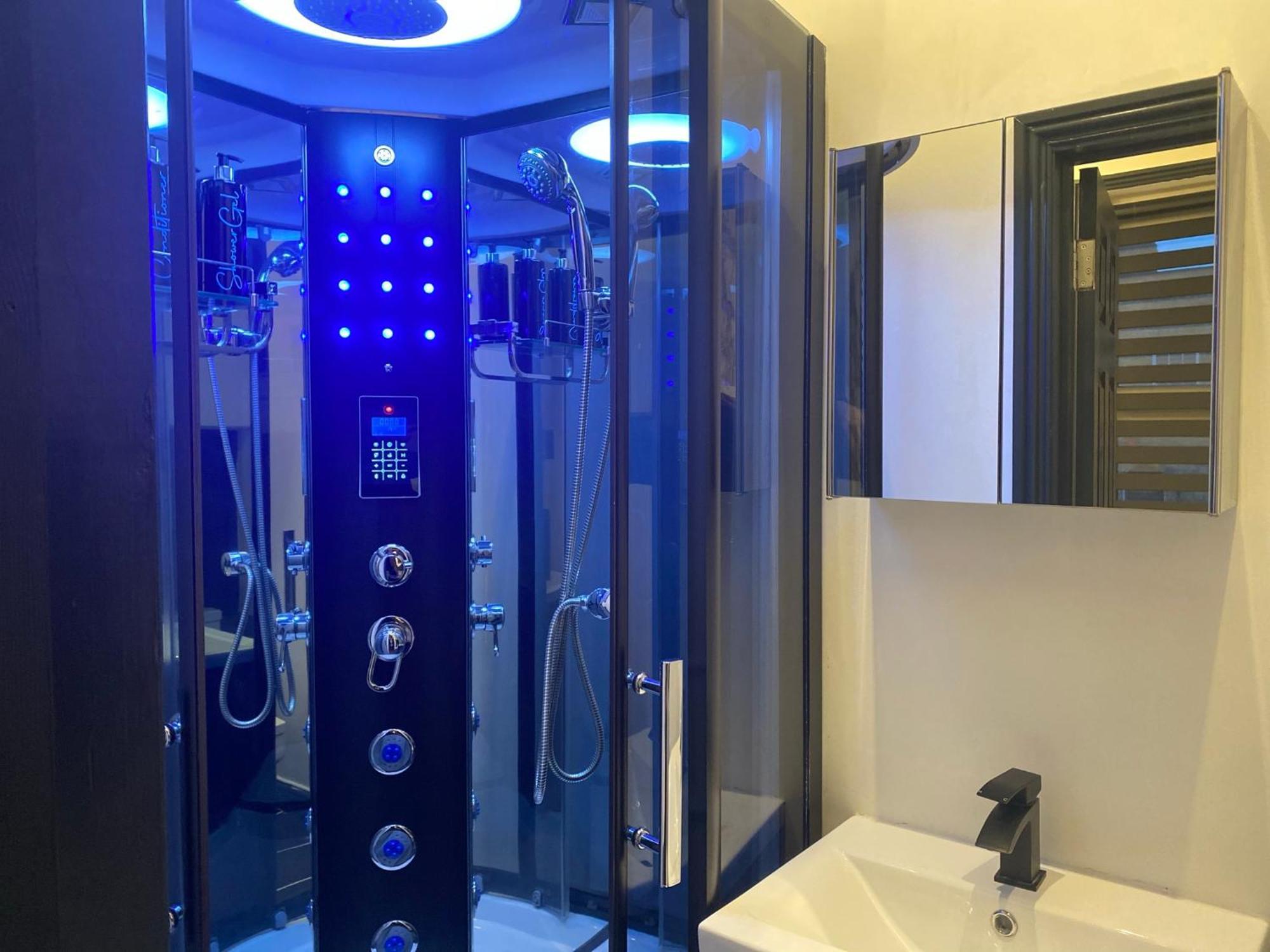 Duke And Duchess Apartments And Rooms - Private In Room Hot Tub Suites London Eksteriør billede