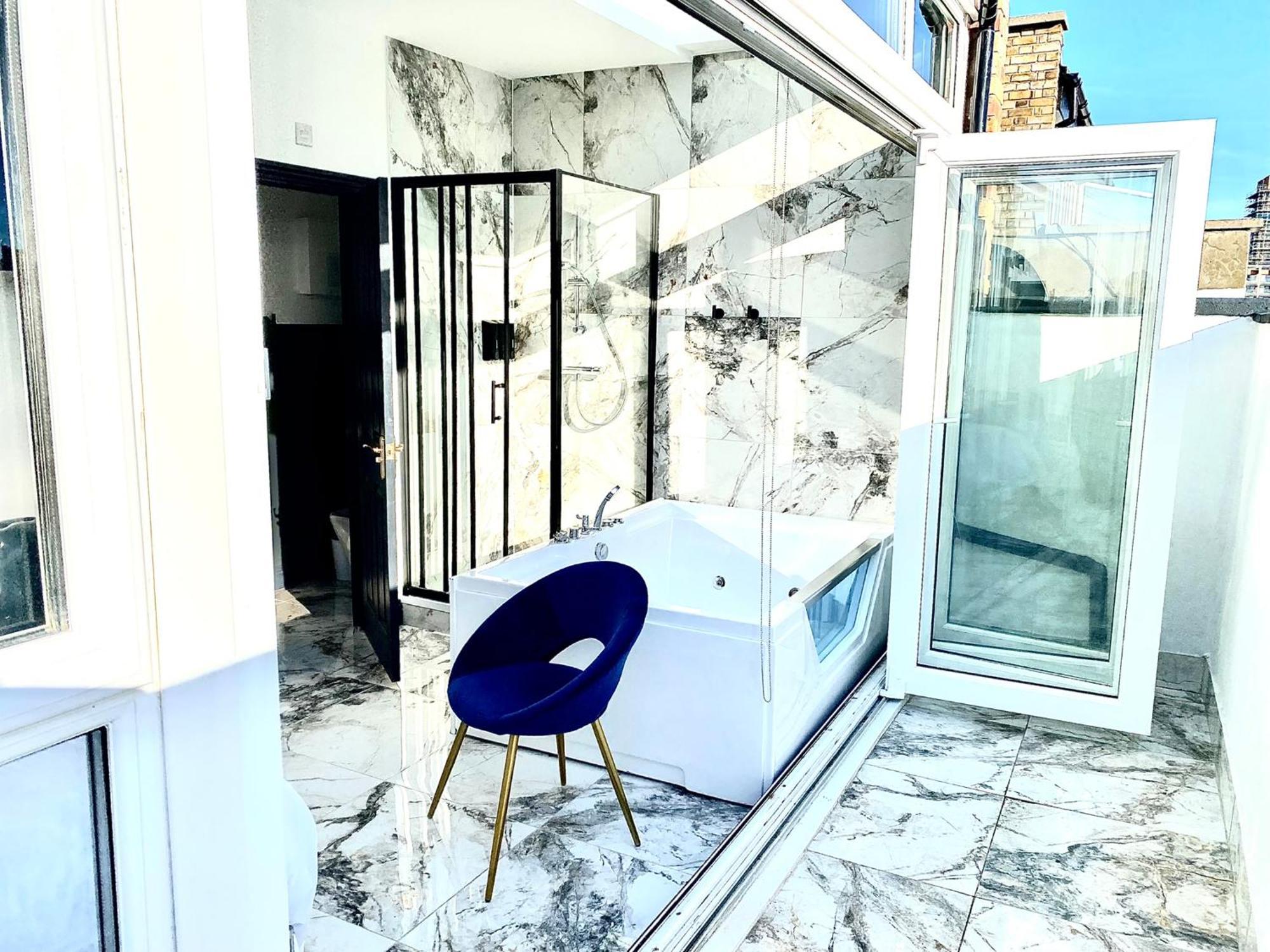 Duke And Duchess Apartments And Rooms - Private In Room Hot Tub Suites London Eksteriør billede