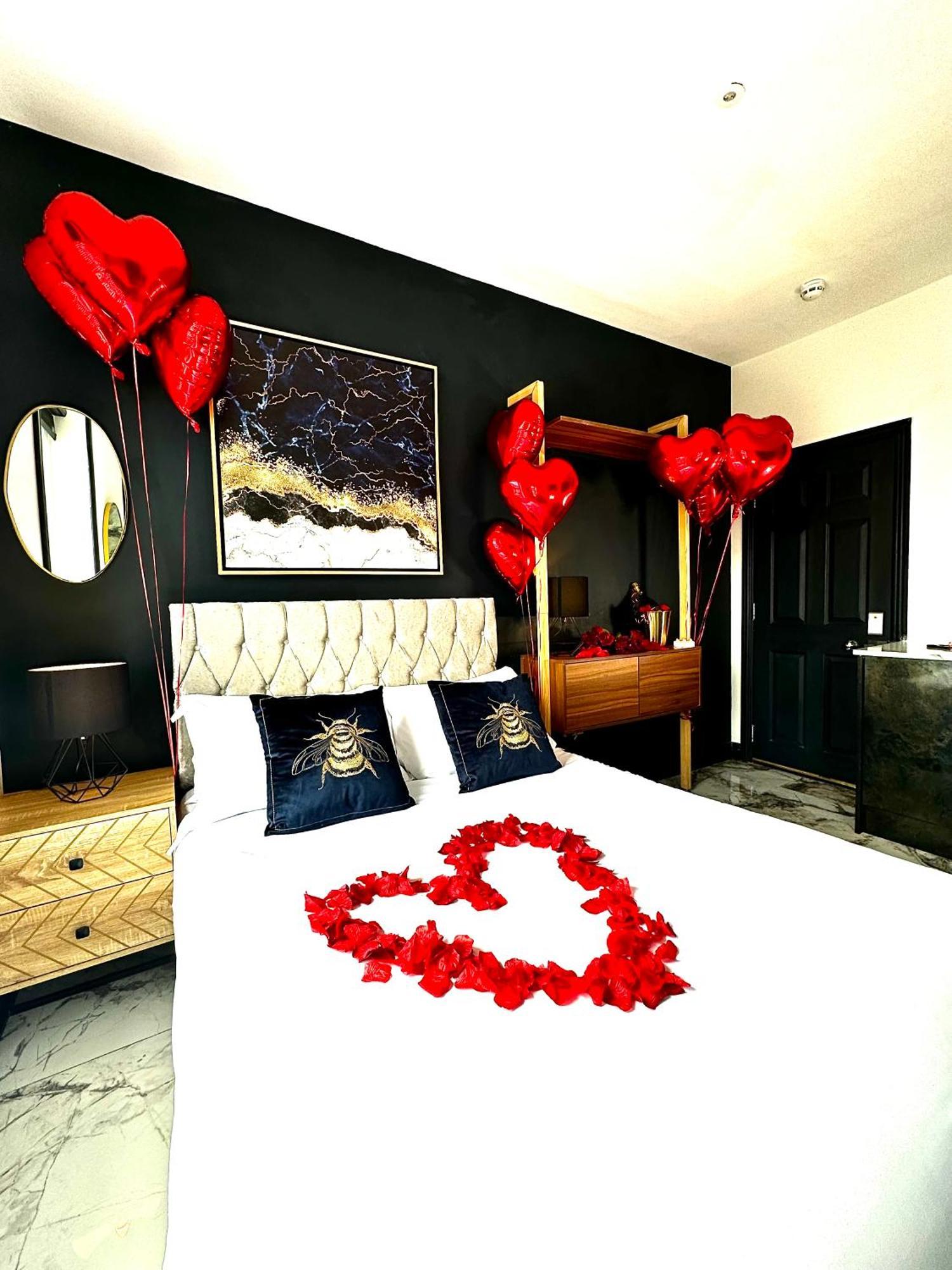 Duke And Duchess Apartments And Rooms - Private In Room Hot Tub Suites London Eksteriør billede