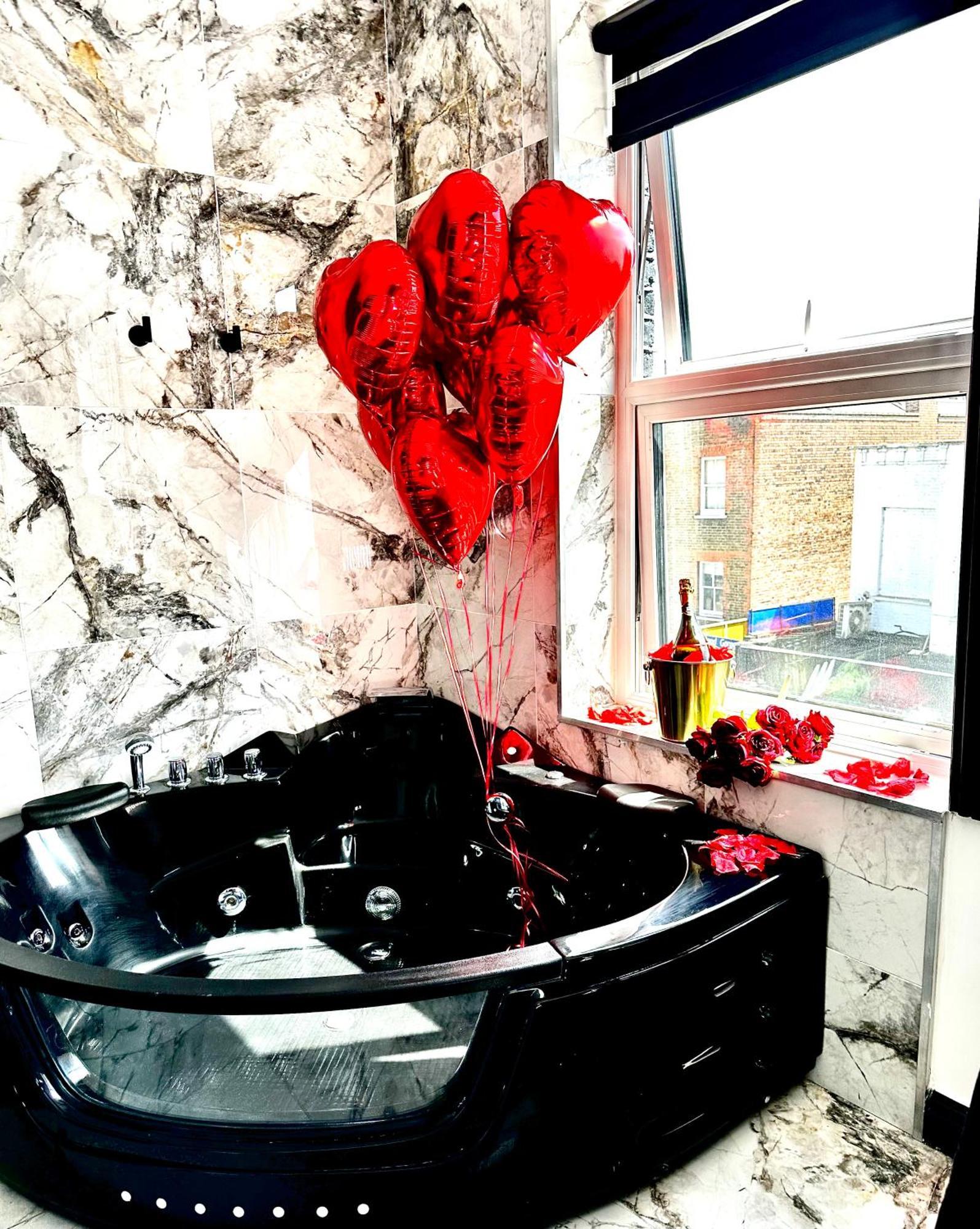 Duke And Duchess Apartments And Rooms - Private In Room Hot Tub Suites London Eksteriør billede