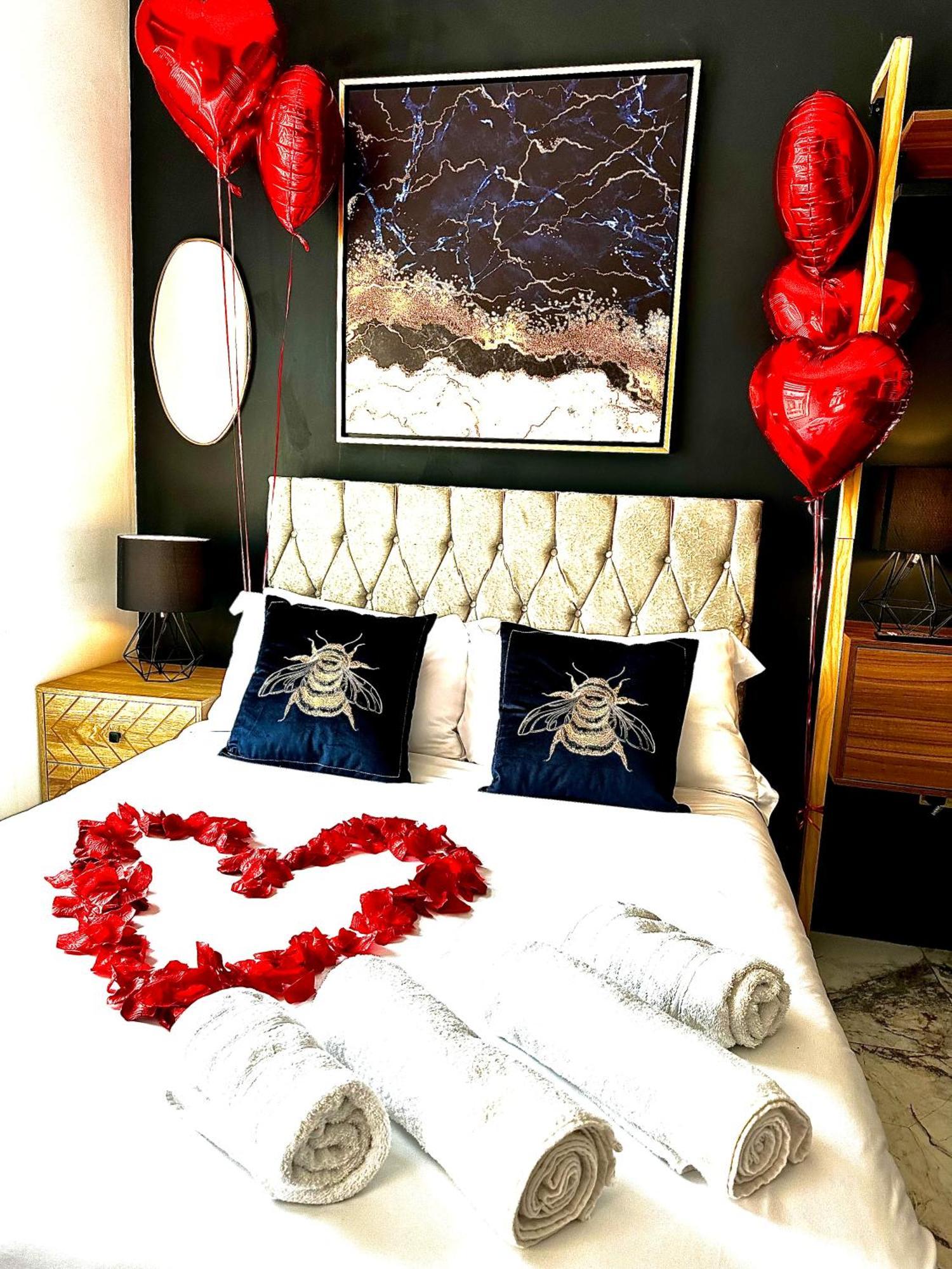 Duke And Duchess Apartments And Rooms - Private In Room Hot Tub Suites London Eksteriør billede