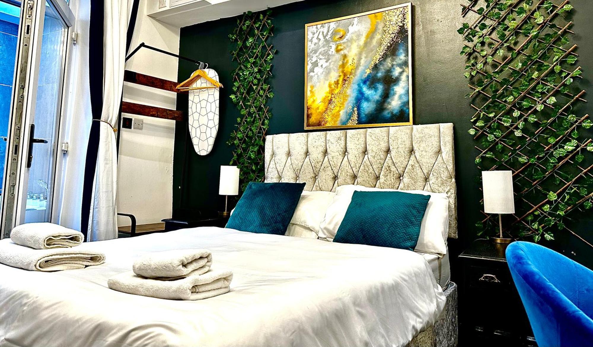 Duke And Duchess Apartments And Rooms - Private In Room Hot Tub Suites London Eksteriør billede