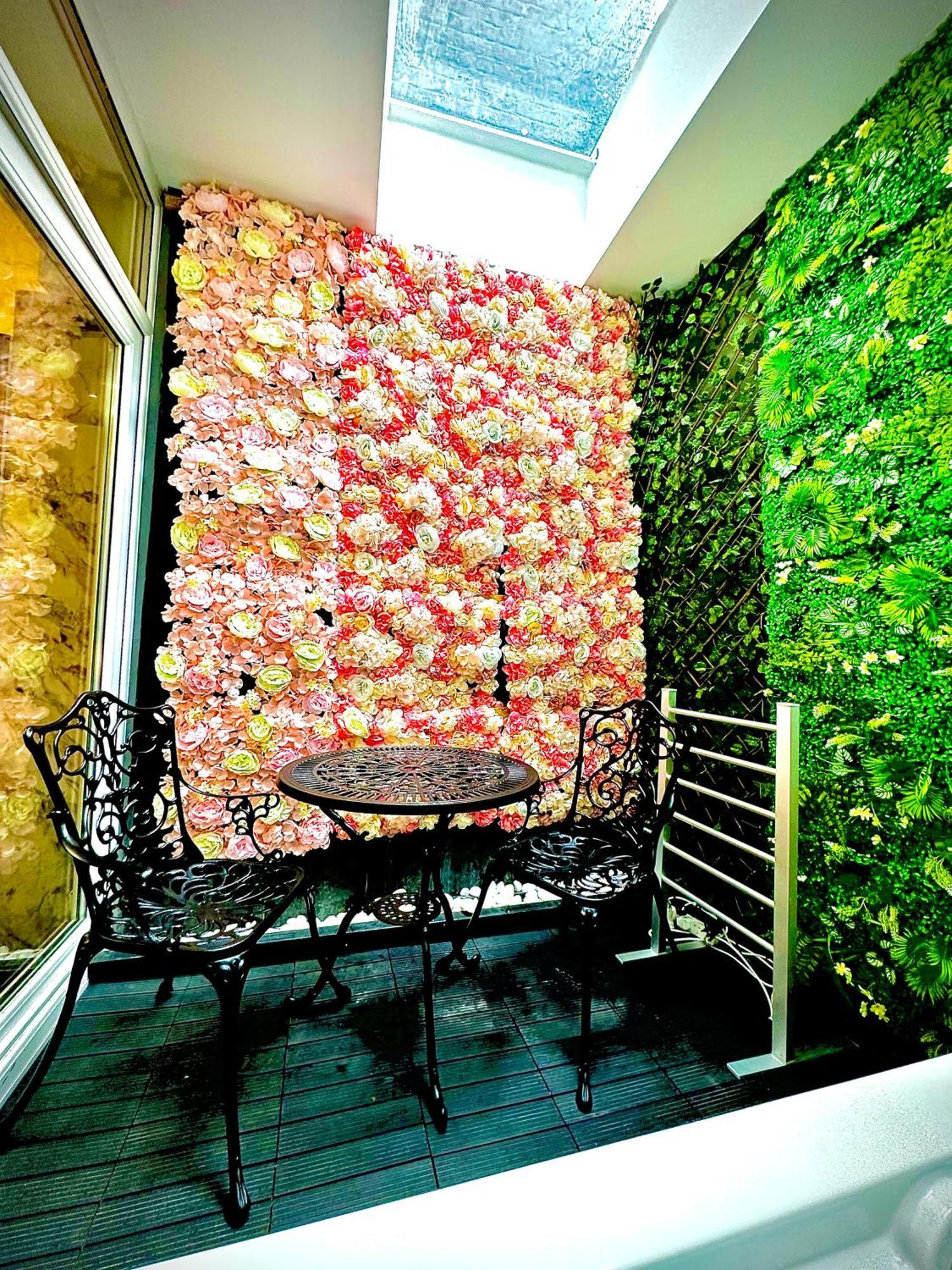 Duke And Duchess Apartments And Rooms - Private In Room Hot Tub Suites London Eksteriør billede