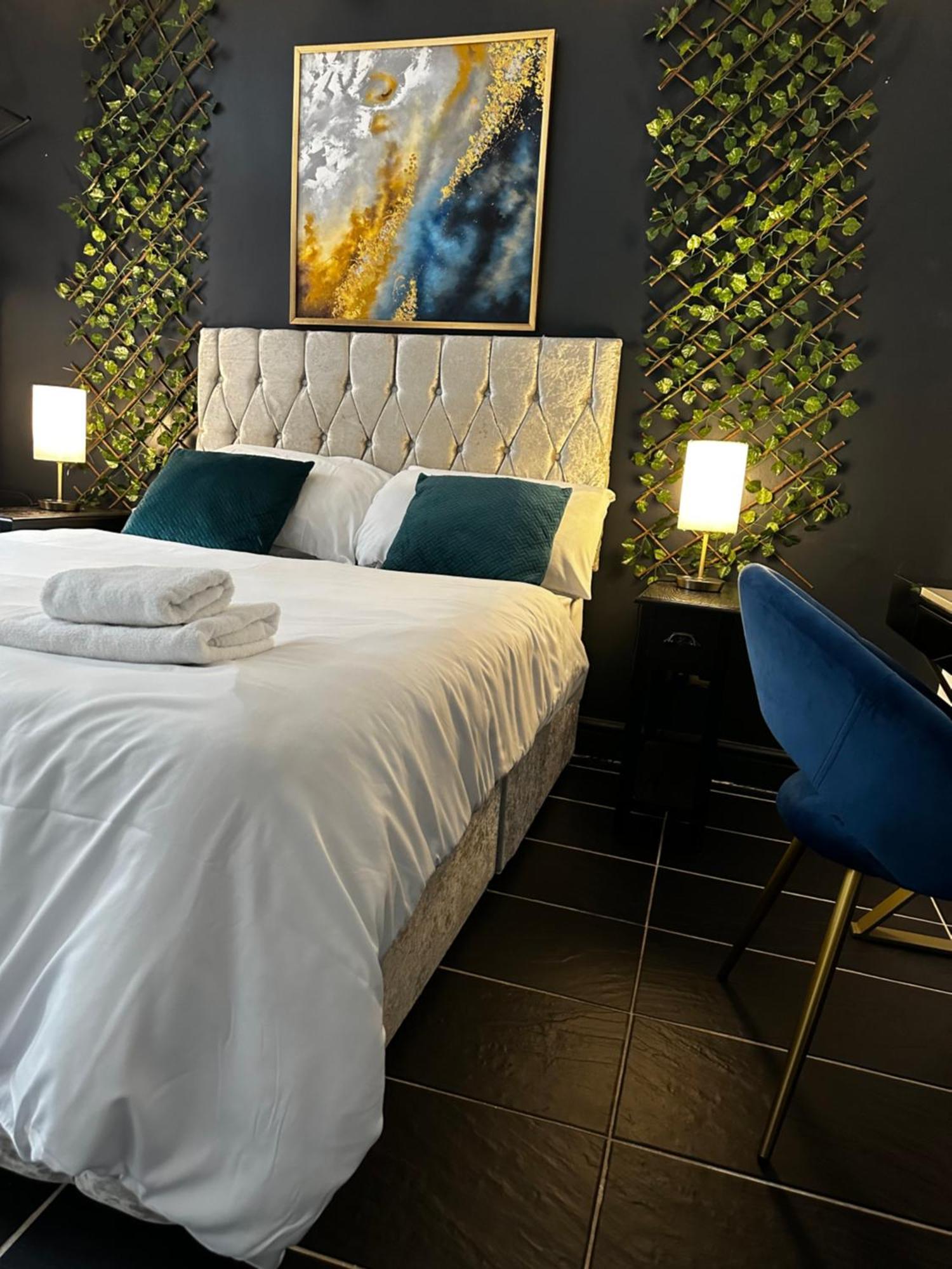 Duke And Duchess Apartments And Rooms - Private In Room Hot Tub Suites London Eksteriør billede