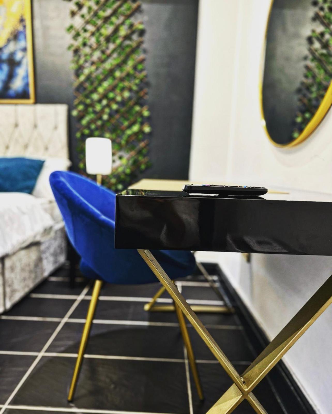 Duke And Duchess Apartments And Rooms - Private In Room Hot Tub Suites London Eksteriør billede