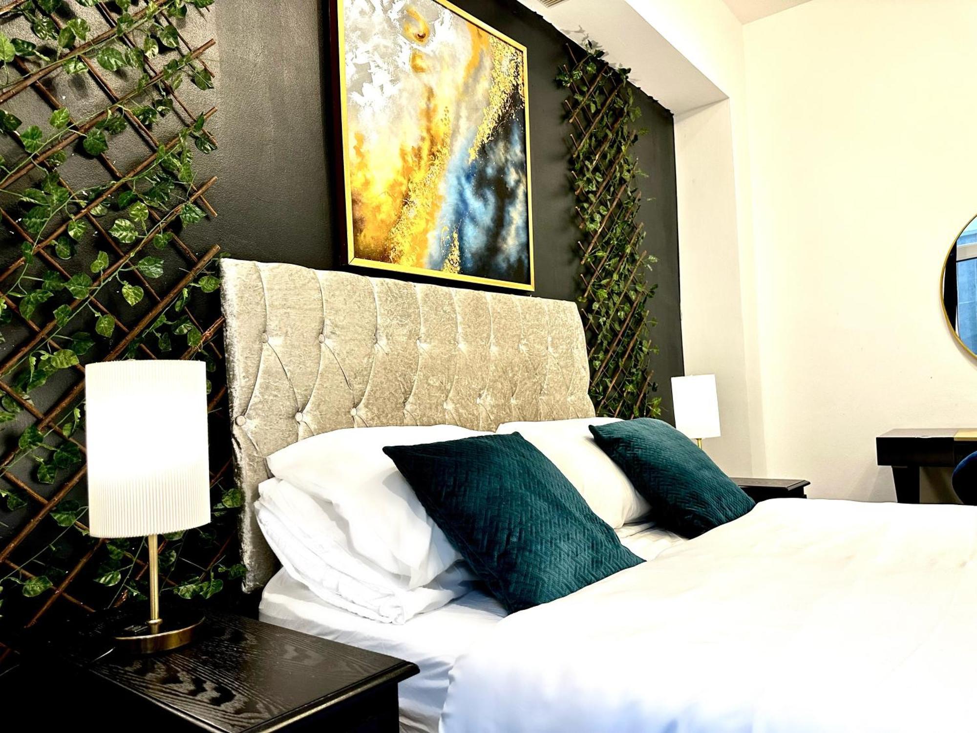 Duke And Duchess Apartments And Rooms - Private In Room Hot Tub Suites London Eksteriør billede