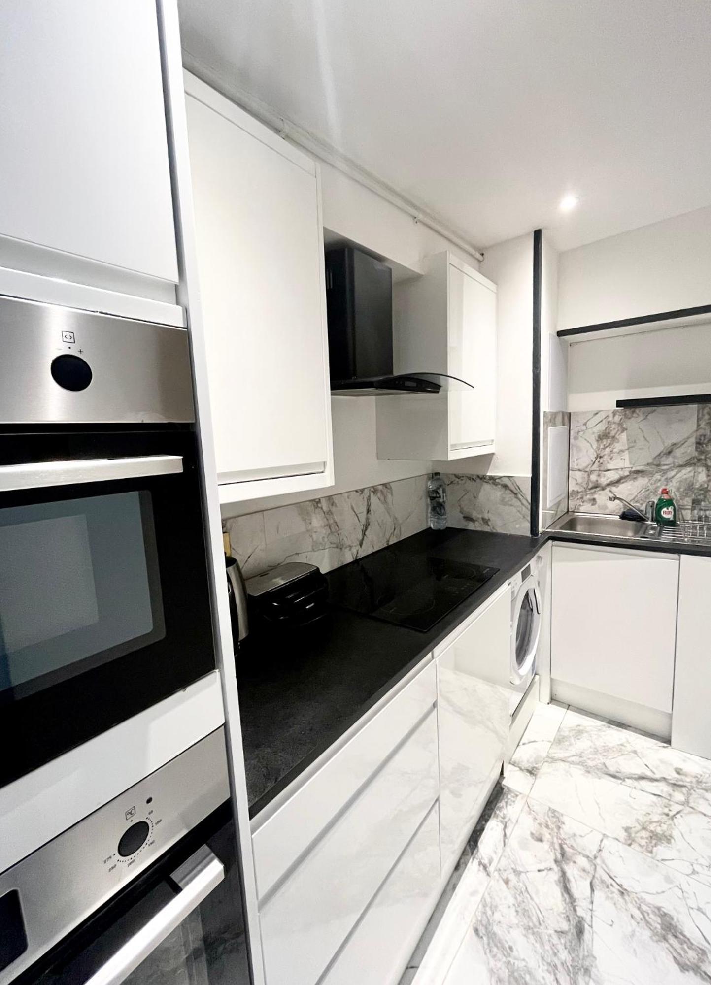 Duke And Duchess Apartments And Rooms - Private In Room Hot Tub Suites London Eksteriør billede