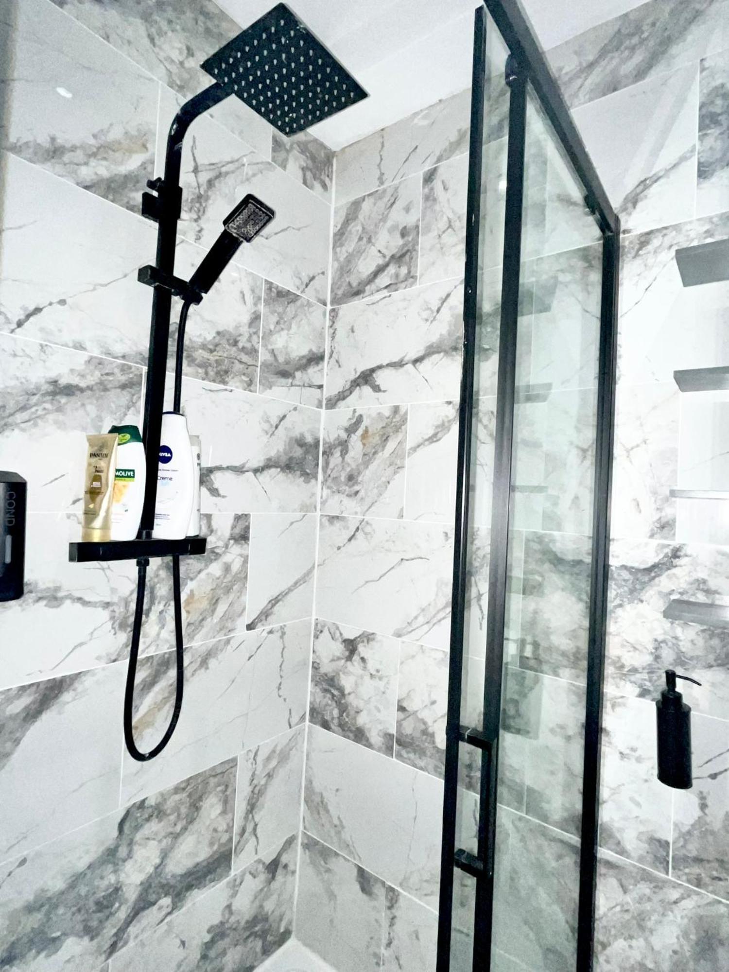 Duke And Duchess Apartments And Rooms - Private In Room Hot Tub Suites London Eksteriør billede